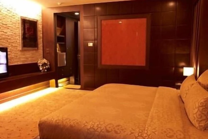 Room 30 of 42