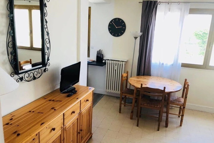 Room 5 of 14