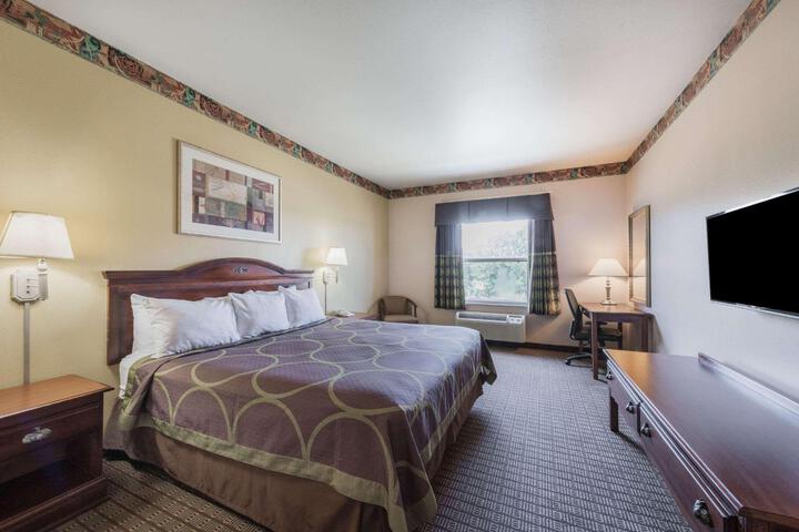 1 King Bed (8 of 10)