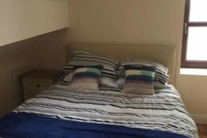 Room 13 of 32