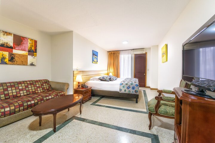 Room 7 of 106