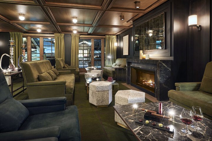 Lounge 119 of 133