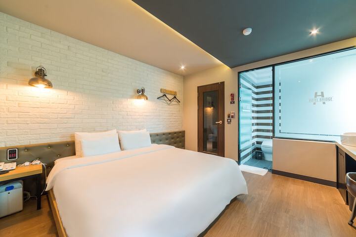 Room 6 of 62