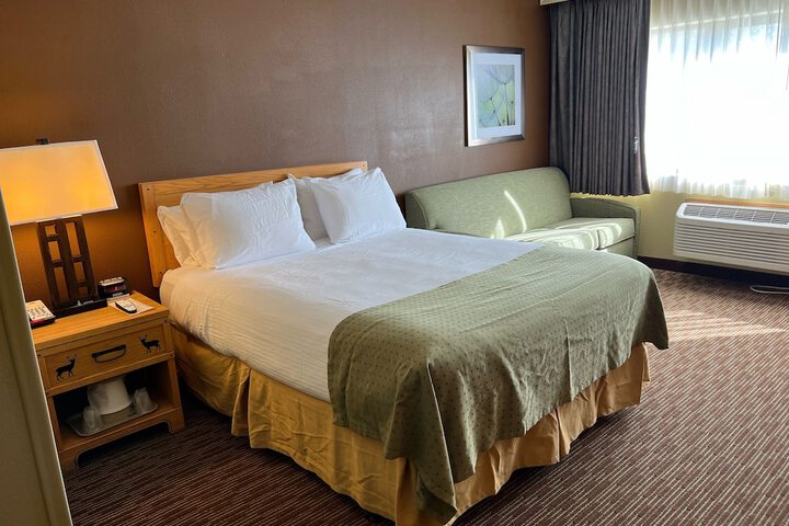 Basic 2 Queen Beds (6 of 12)