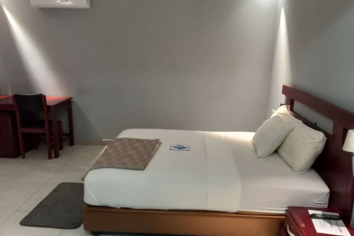 Room 10 of 21