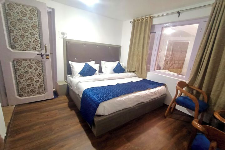 Room 9 of 17