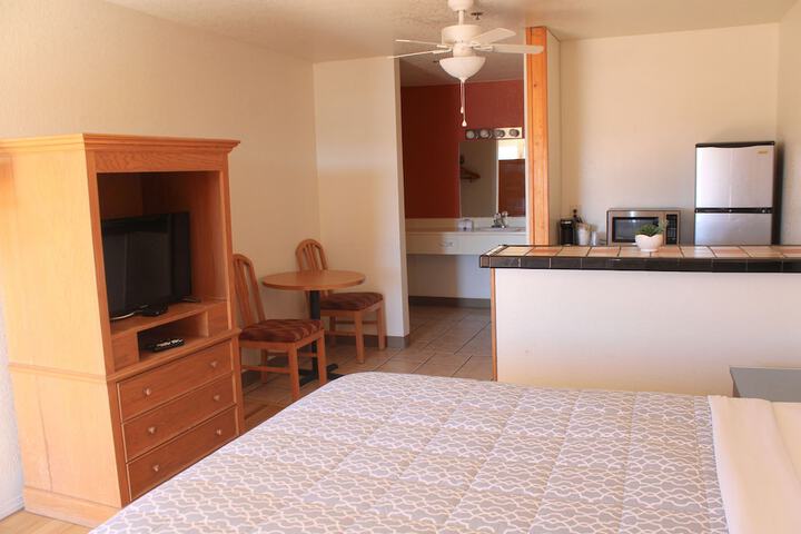 1 Queen Bed (23 of 24)