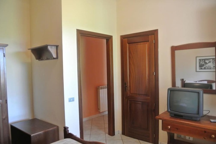 Room 5 of 20