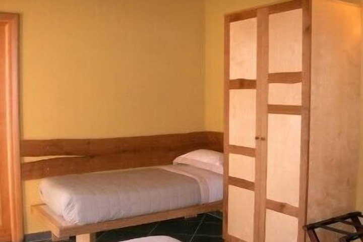 Room 6 of 36