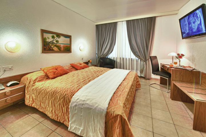 Room 3 of 26