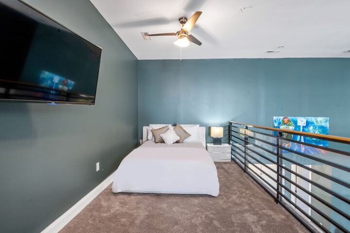 Room 33 of 197