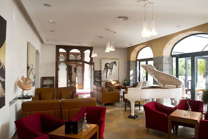 Entrance & Lobby