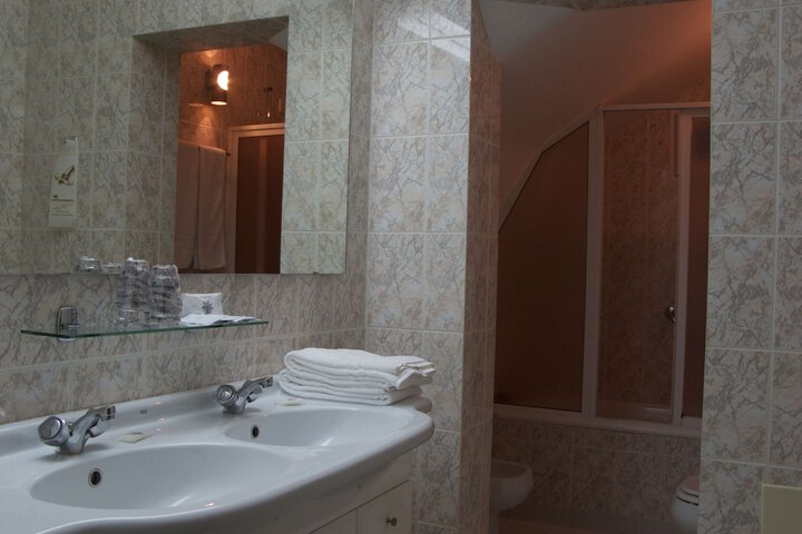 Room 21 of 50