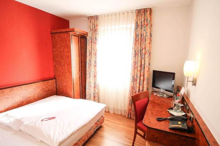 Room 13 of 39