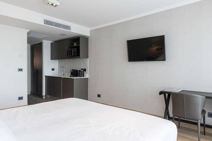 Room 3 of 51