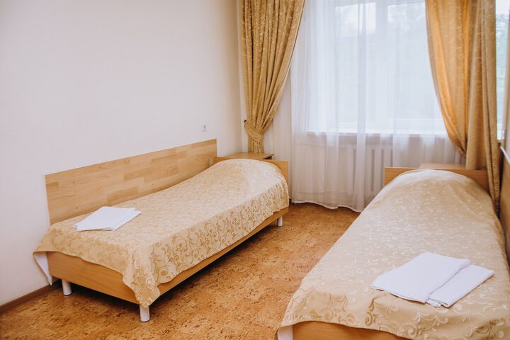 Room 7 of 12