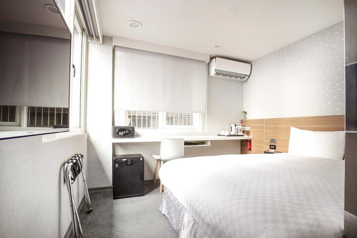 Room 14 of 37