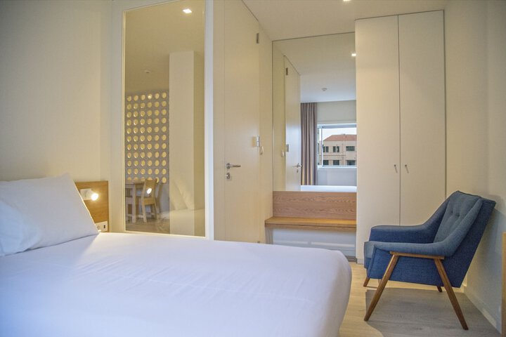 Room 6 of 93