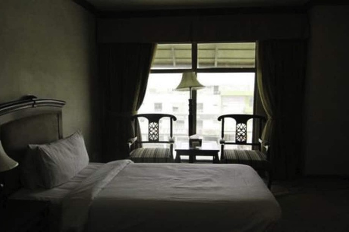Room 33 of 63
