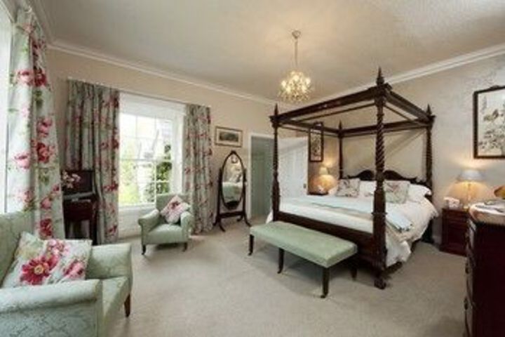Room 12 of 25