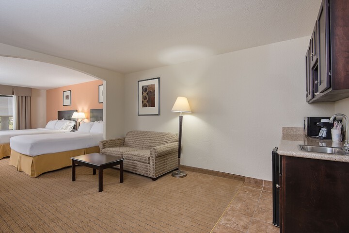 2 Queen Beds (4 of 8)
