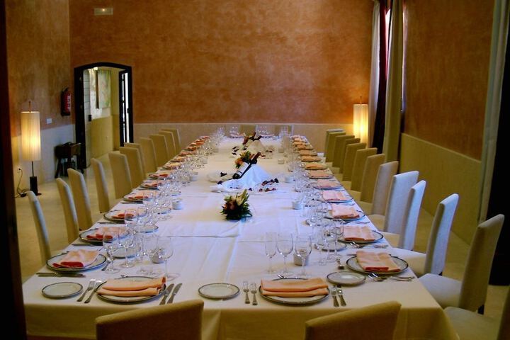 Dining 32 of 43
