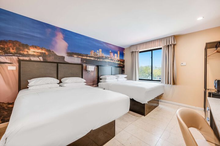 1 Queen Bed (8 of 9)