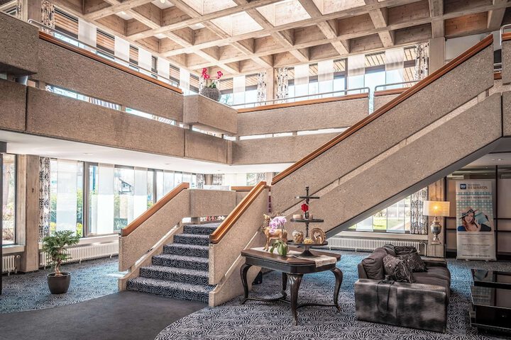 Entrance & Lobby