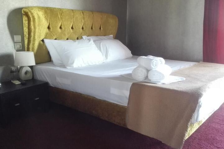 Room 6 of 30