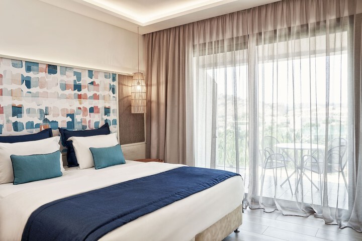 Room 2 of 79