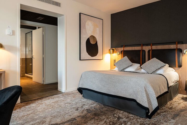 Room 12 of 94