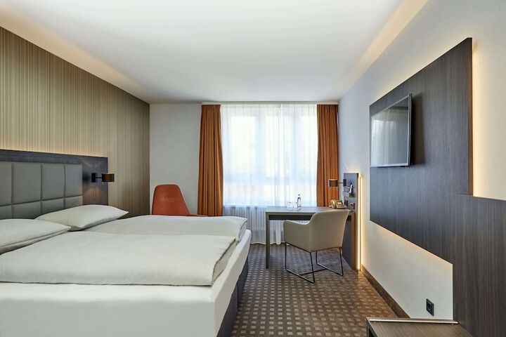 Room 12 of 30