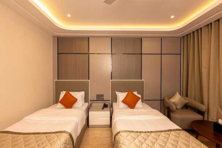 Room 6 of 34