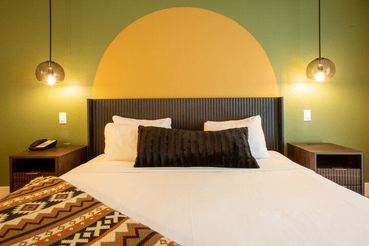 Room 34 of 126