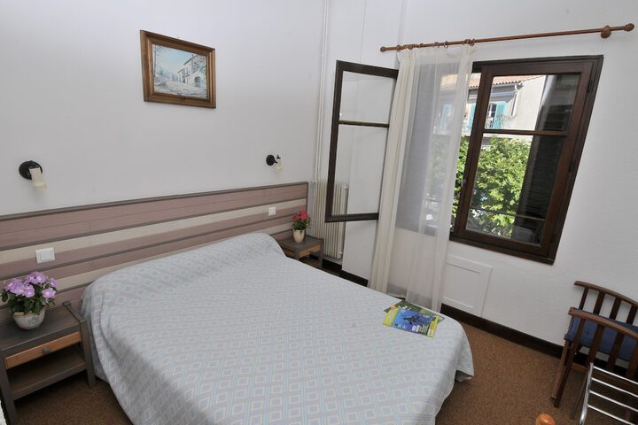 Room 6 of 14