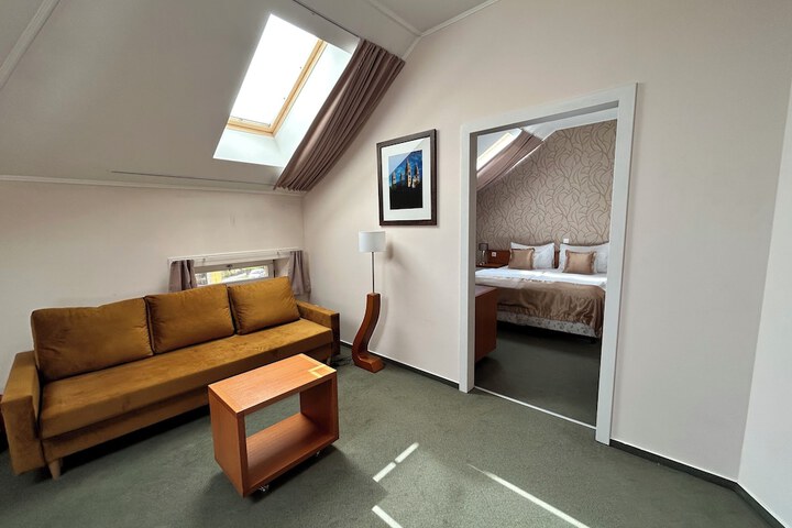 Room 27 of 78