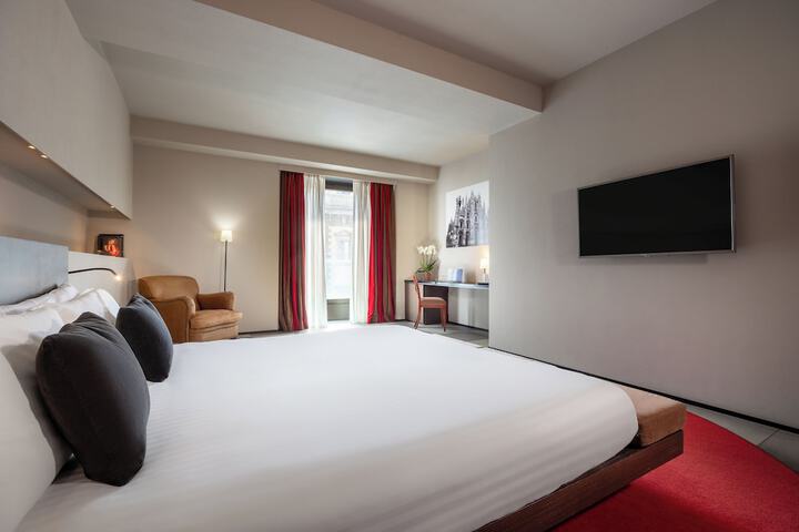 Room 44 of 93