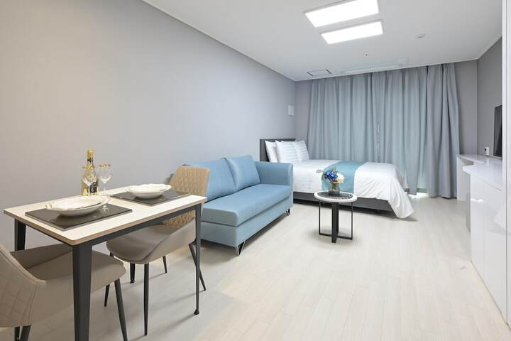 Room 4 of 36
