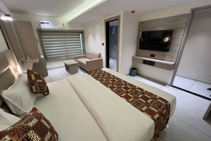 Room 10 of 15