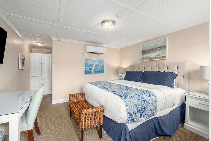Room 3 of 79