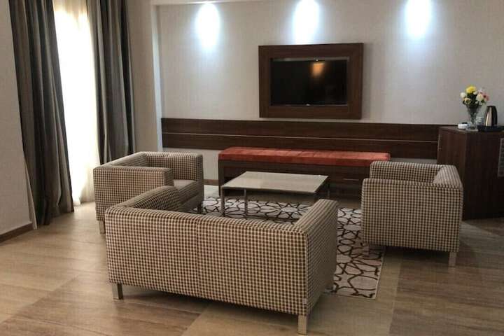 Room 12 of 72