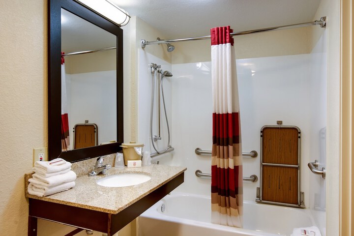 ADA Accessible Deluxe King (3 of 23)