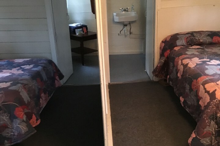 Room 8 of 18