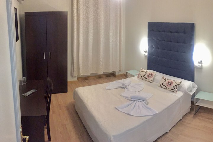 Room 9 of 47