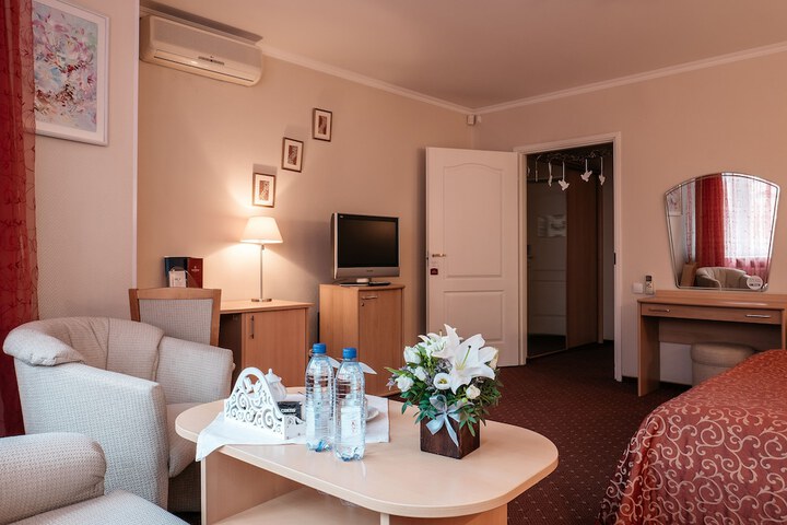 Room 4 of 33