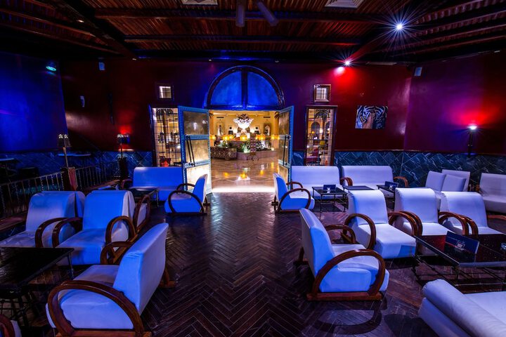 Lounge 71 of 82