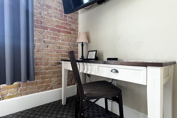 Room 10 of 33
