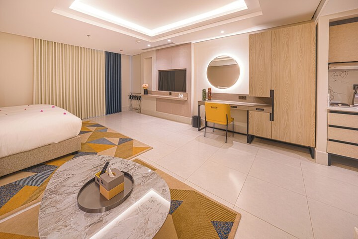 Room 10 of 37