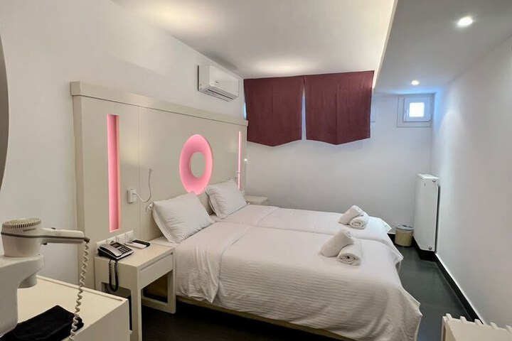 Room 15 of 44