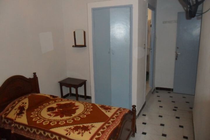 Room 9 of 31